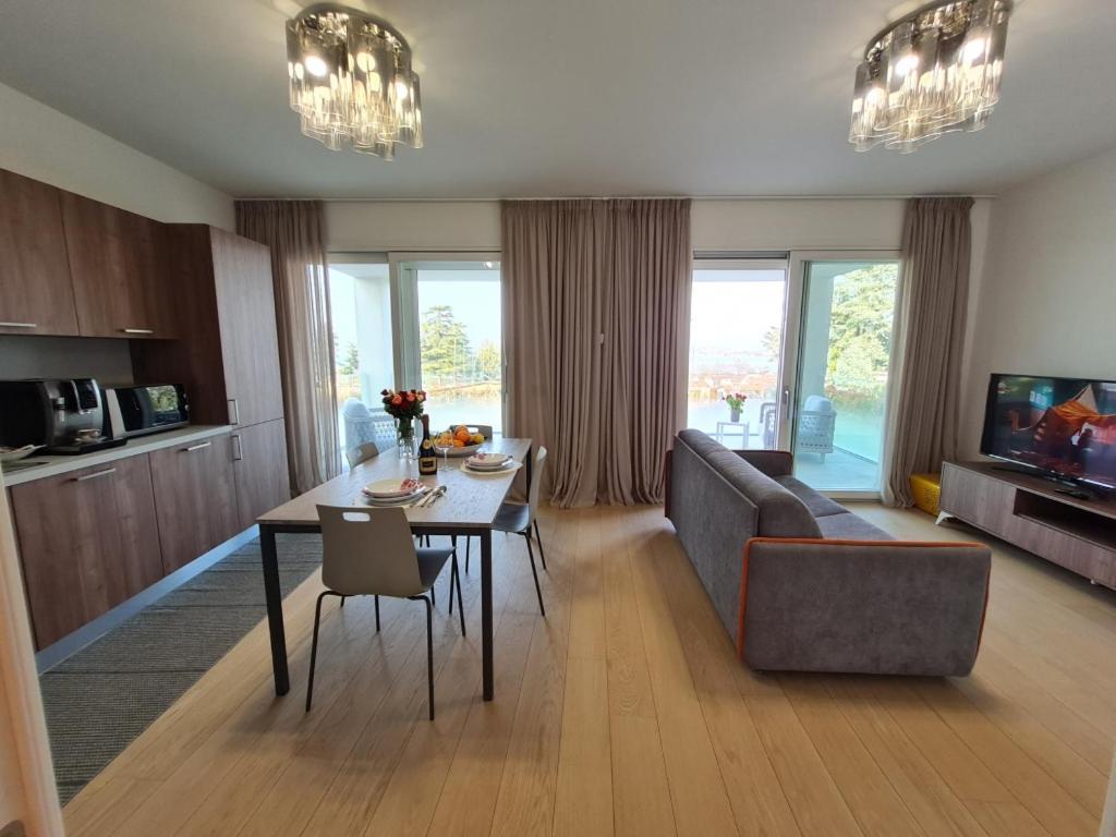 Sole Di Diana Luxury Apartments ペスキエーラ・デル・ガルダ エクステリア 写真