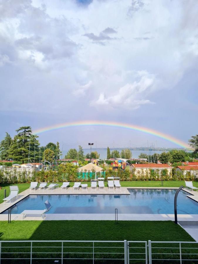 Sole Di Diana Luxury Apartments ペスキエーラ・デル・ガルダ エクステリア 写真