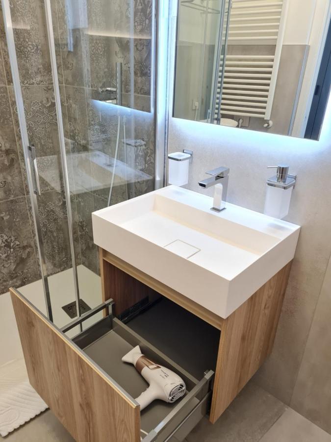 Sole Di Diana Luxury Apartments ペスキエーラ・デル・ガルダ エクステリア 写真