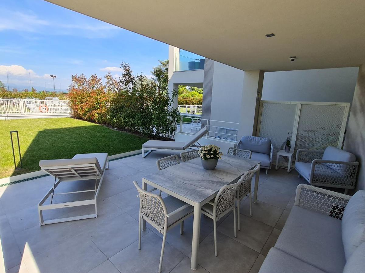 Sole Di Diana Luxury Apartments ペスキエーラ・デル・ガルダ エクステリア 写真